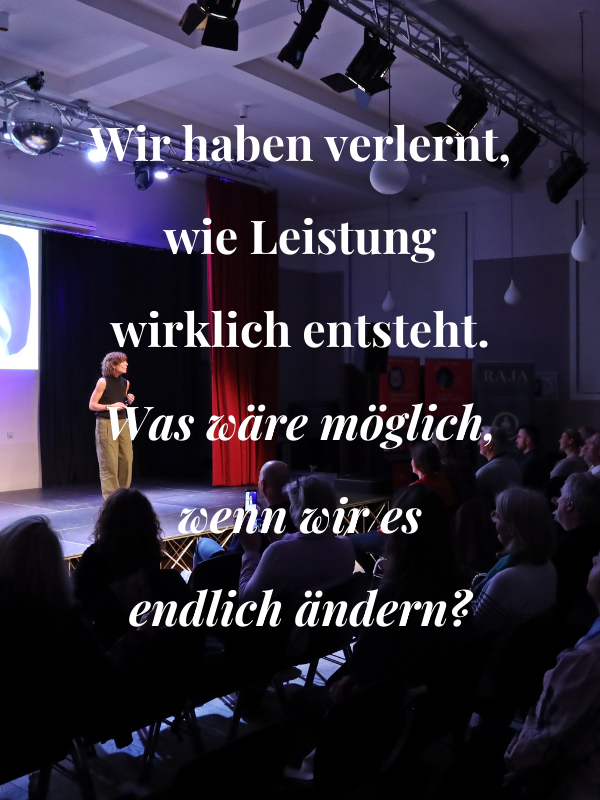 Antie Steenbeck mit ihrer Keynote bei der Nacht der Redner in Hamburg