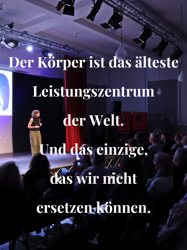 Antie Steenbeck mit ihrer Keynote bei der Nacht der Redner in Hamburg